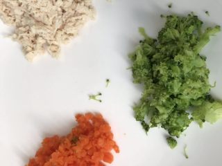 5、宝宝鸡肉粥,都切碎