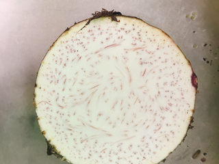 2、芋头酥,切一半