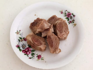 9、香菇排骨粥,调匀后腌制入味20分钟