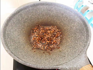 16、香菇排骨粥,翻炒均匀即可