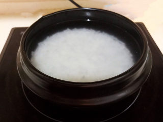 20、香菇排骨粥,加入开水