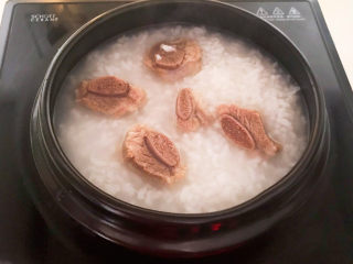 26、香菇排骨粥,调匀即可