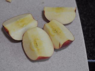 6、苹果花土司盒,苹果切除中间的芯