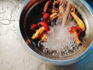 3、辅食计划+乳鸽红菇汤,红菇泡发