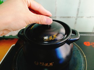 22、辅食计划+乳鸽红菇汤,再次盖上盖子，保持小火煲15分钟