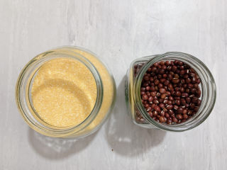 1、红豆小米粥,主要食材如图所示，红豆和小米