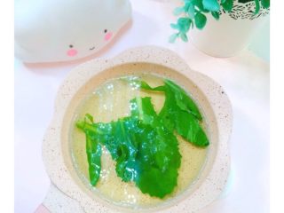 2、8+，补钙鲜虾蔬菜粥,小白菜焯水