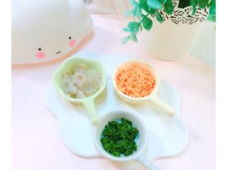 3、8+，补钙鲜虾蔬菜粥,小白菜，胡萝卜，鲜虾切碎