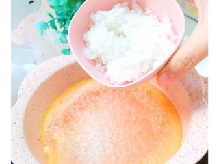 7、8+，补钙鲜虾蔬菜粥,水煮至沸腾倒入熟米饭