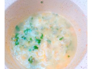 10、8+，补钙鲜虾蔬菜粥,煮至这种粘稠的状态就可以了