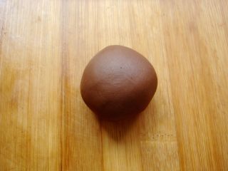 13、雅韵黄梅,取少许的面团加入可可粉，和成面团，用来做树枝。（可可粉具有很强的遮盖力，能遮住黄色）