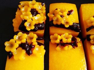 18、雅韵黄梅,出锅后按图案顺序摆放哦，趁热食用。