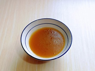 12、红烧牛肉空心面,盛出一碗牛肉汤备用。