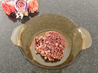 2、早餐+杂蔬五谷米粥,准备一个炖锅，把米饭加进来，