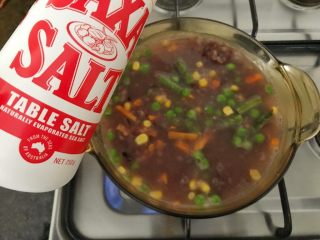 8、早餐+杂蔬五谷米粥,加入少许盐（盐量可根据自己口味加入），