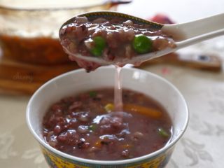 11、早餐+杂蔬五谷米粥,来一口，好鲜美????。下面教你如何做杂粮饭，请往下看????，