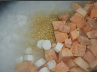 13、地瓜山药粥,放山药