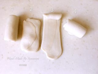 7、麻薯玫瑰豆沙酥,取一只面卷，按压一下，擀压至长牛舌状，由上至下将其卷起
