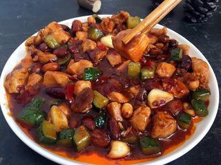 18、宫保鸡丁,超级好吃，两碗米饭不成问题，超级简单吧，真的比外面的好吃、又省钱又健康、哈哈。