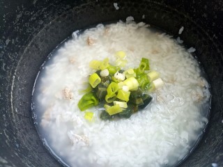 11、幸福早餐皮蛋粥,再加葱花