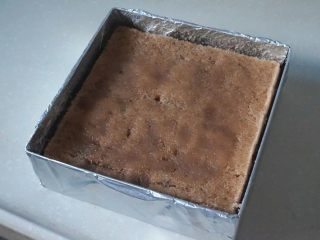 13、蜜豆松糕,蒸好的红豆松糕，放凉切块就可以食用了