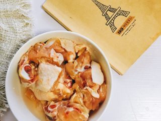 2、完全不用加调料的天然美味-日式杂炊,大鸡腿洗净后，泡点清酒去腥味