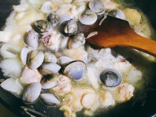 10、完全不用加调料的天然美味-日式杂炊,放入蛤