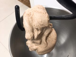 5、奶油黑麦奶酪包,厨师机揉面20分钟。