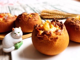 24、奶油黑麦奶酪包,这次面包效果不错，像怒放的花朵。