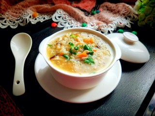 1、清理肠胃&香菇胡萝卜粥,成品图来一张。