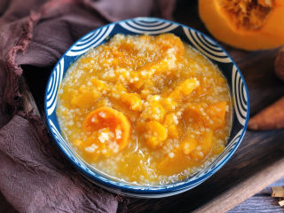 16、红薯南瓜粥,营养丰富的红薯南瓜粥就做好了。