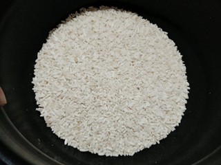 1、甑糕,准备糯米