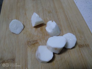 4、健脾养胃粥,山药洗净去皮切滚刀块