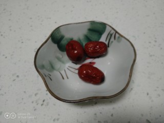 7、健脾养胃粥,红枣洗净