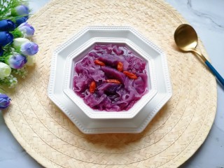 8、紫薯银耳粥,香香甜甜的紫薯银耳粥。