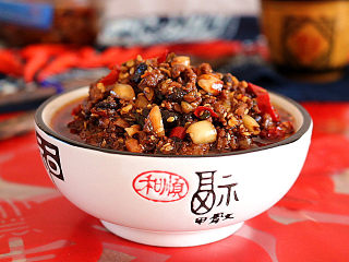 14、牛肉酱,一份香辣牛肉酱就做好了。