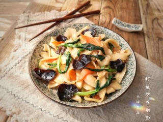 22、时蔬炒刀削面,成品。