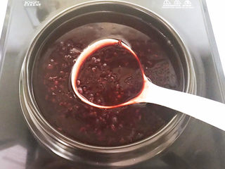 12、黑米红豆粥,黑米红豆粥可以吃了~
