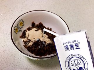 5、奶香红糖大馒头,加入纯牛奶