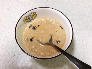 6、奶香红糖大馒头,调匀至红糖完全融化