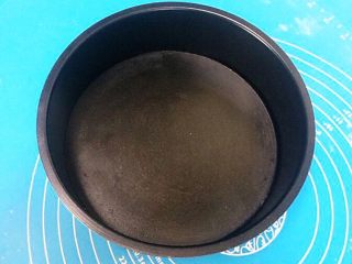 13、奶香红糖大馒头,取一个8寸不粘蛋糕模具