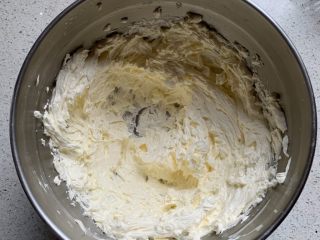 9、皇家曲奇,黄油打到体积膨大一倍，色泽变浅黄