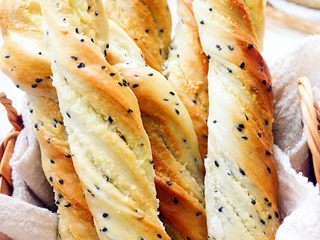 13、黑芝麻椰蓉面包棒,成品图