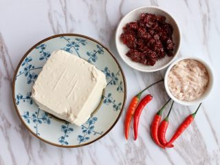 1、麻婆豆腐,准备食材