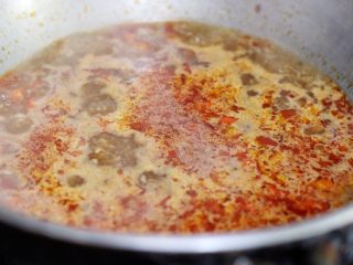 11、麻婆豆腐,汤汁煮沸