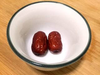 3、养生粥,加两颗红枣
