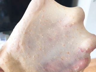 8、全麦豆沙面包,面团已经出手套膜。