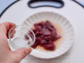 4、西兰花猪肝粥(宝宝辅食),再加入少许盐调味。