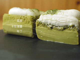 10、抹茶魔法蛋糕,切开就是三层的状态啦，最底下是布丁状的，中间是卡仕达酱，上面是海绵蛋糕。