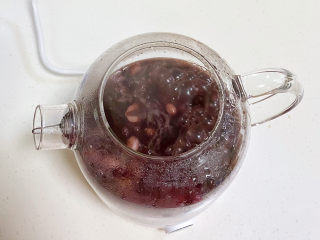 4、牛奶杂粮粥,全程炖煮约45分钟。